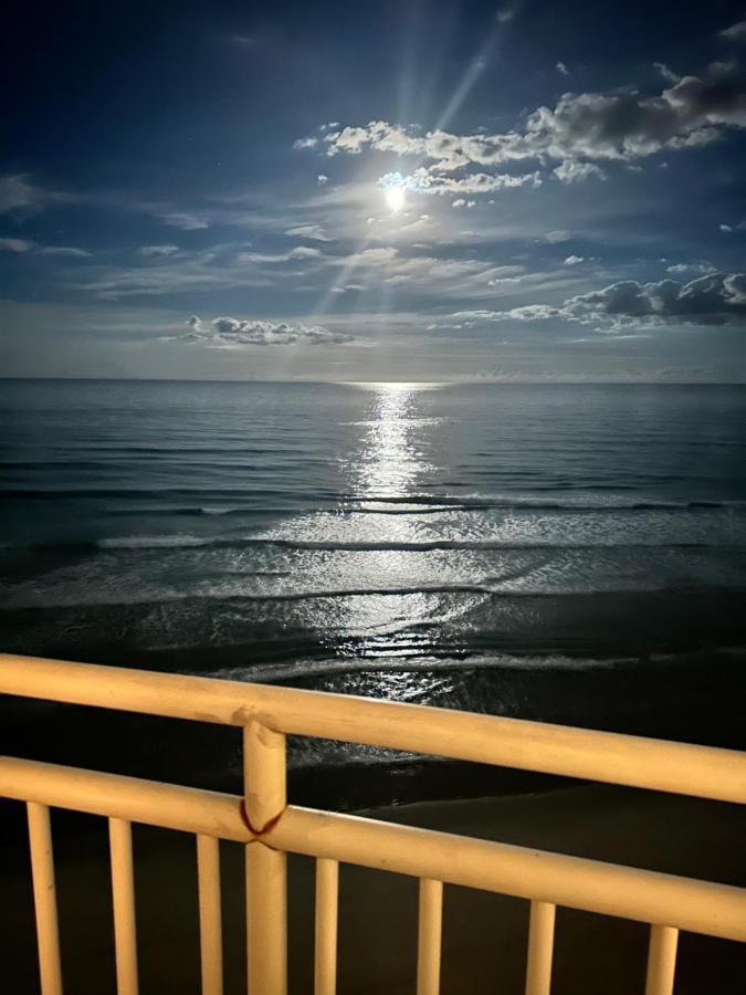 Beach Oasis 704 Lovely Daytona Ocean Front For 5 Sleeps Up To 12 데이토나 비치 외부 사진